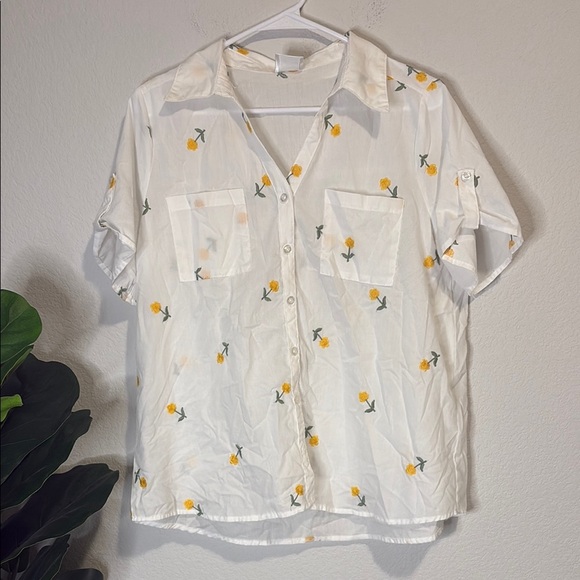 Siren Lily Button-Down collared Shirt with embroidered Yellow Flowers - Picture 1 of 6